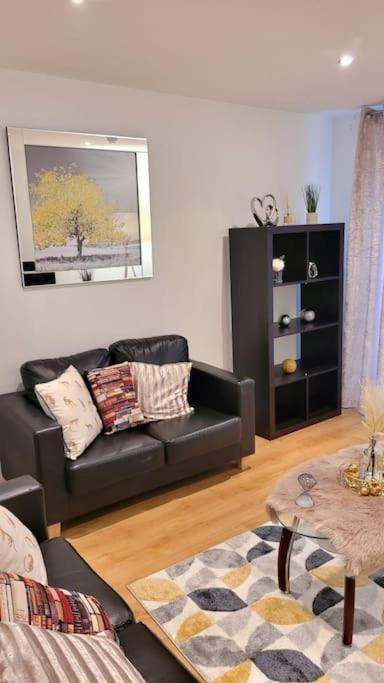 Апартаменти Balcony-View With Free And Secured Parking Манчестер Екстер'єр фото